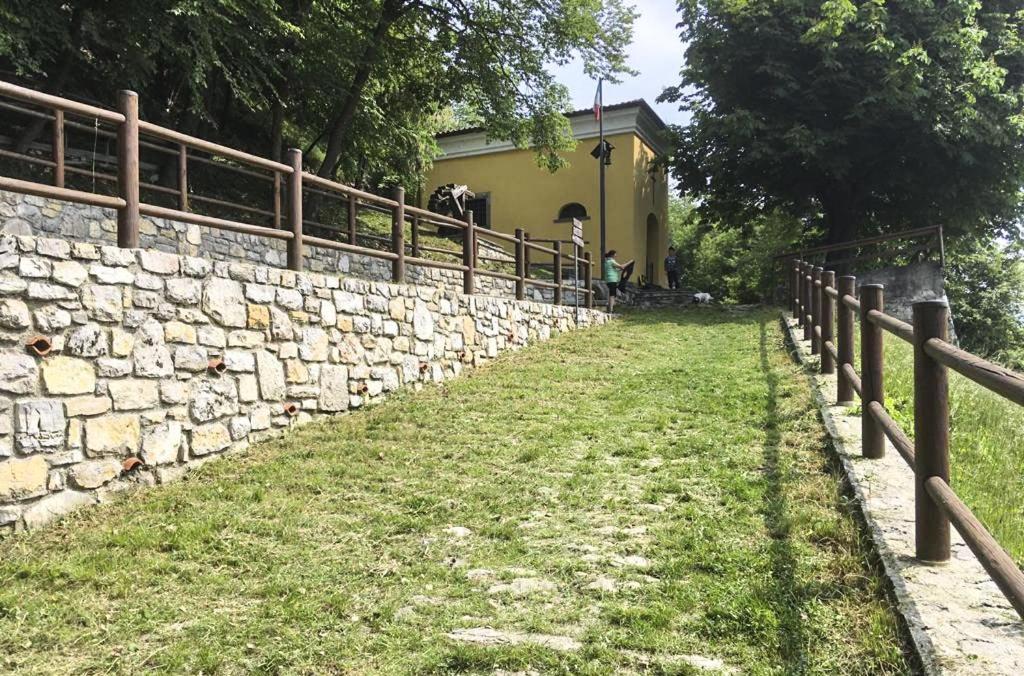 Case Vacanze Ai Burattini Adrara San Rocco Kültér fotó